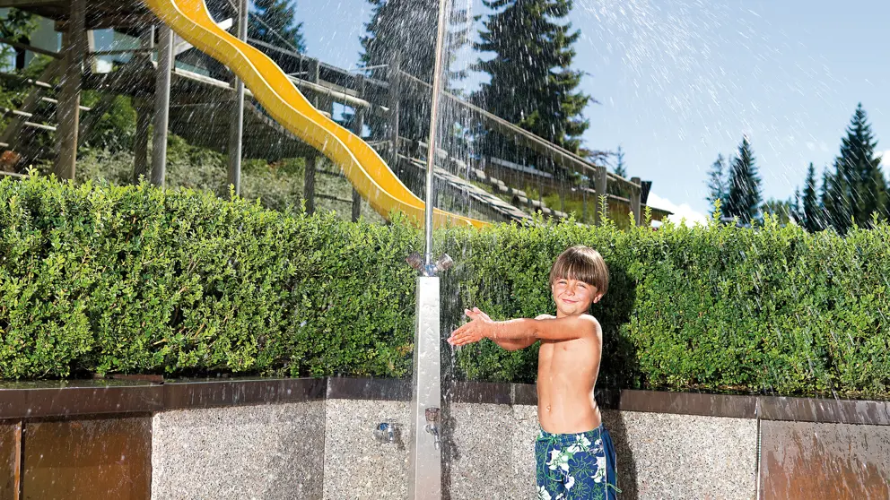 Alpenpark Resort Seefeld Pool Shower