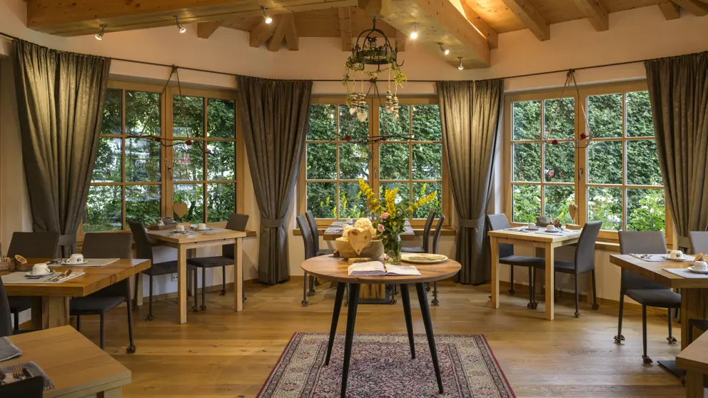 Hotel Flora Ellmau Dining Room