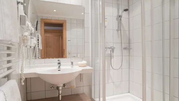 Suite bathroom