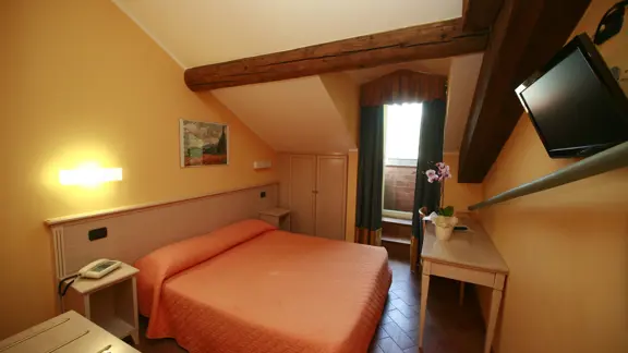 Lake View Rooms