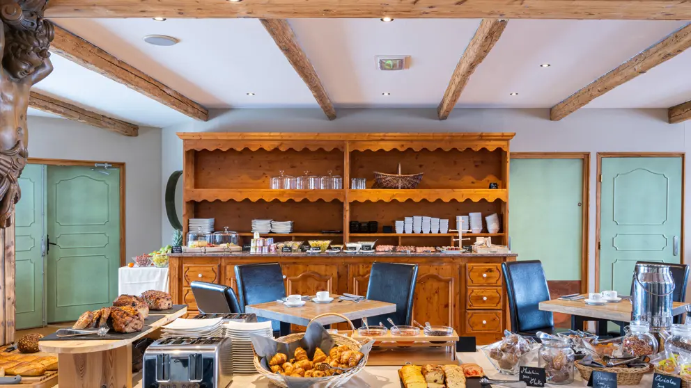 Village Montana Suites Tignes Breakfast Buffet