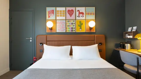 Rocky duo room