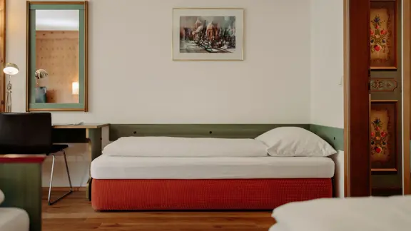 Zwölfer room