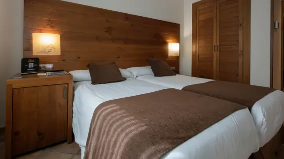 Twin bedroom