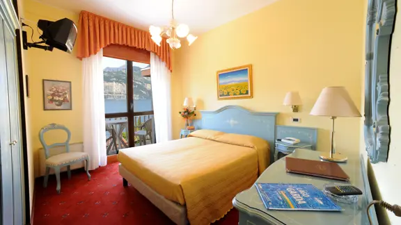 Lake view room