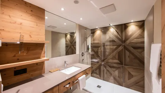 Superior bathroom