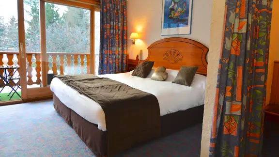 Standard bedroom