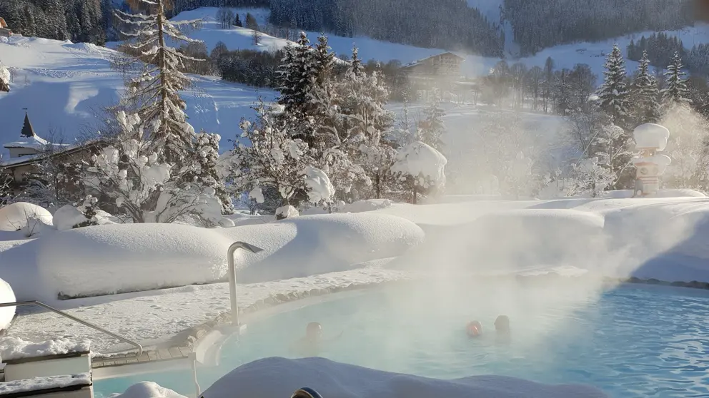 Garden Hotel Theresia Hinterglemm Outdoor Hot Tub (1)