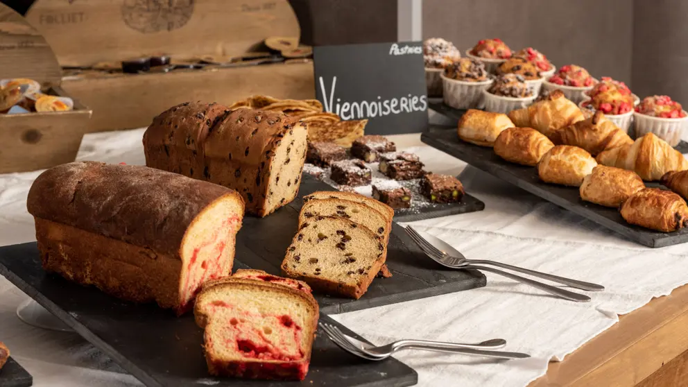 Hotel Ski Lodge Val d'Isere Breakfast cakes