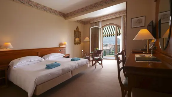 Side view lake room