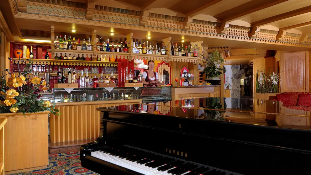 Inghams Italy Domolimtes Canazei Hotel La Perla Bar