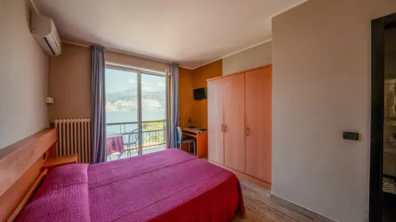Lake view room