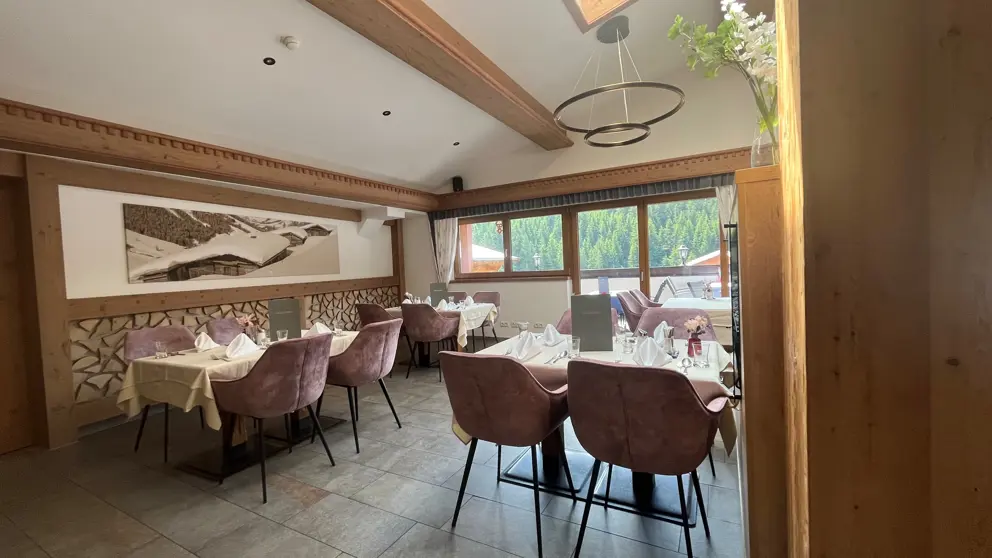 Hotel Alphof Alpbach Dining Area