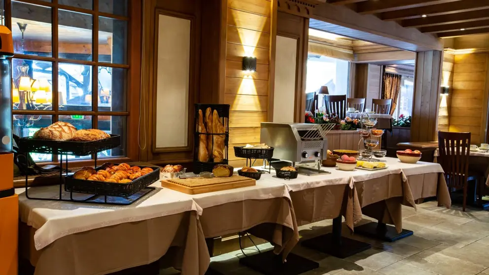 Hotel Champs Fleuris Breakfast Buffet