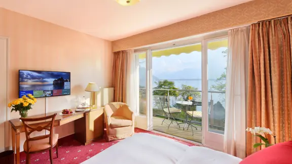 Lake view room