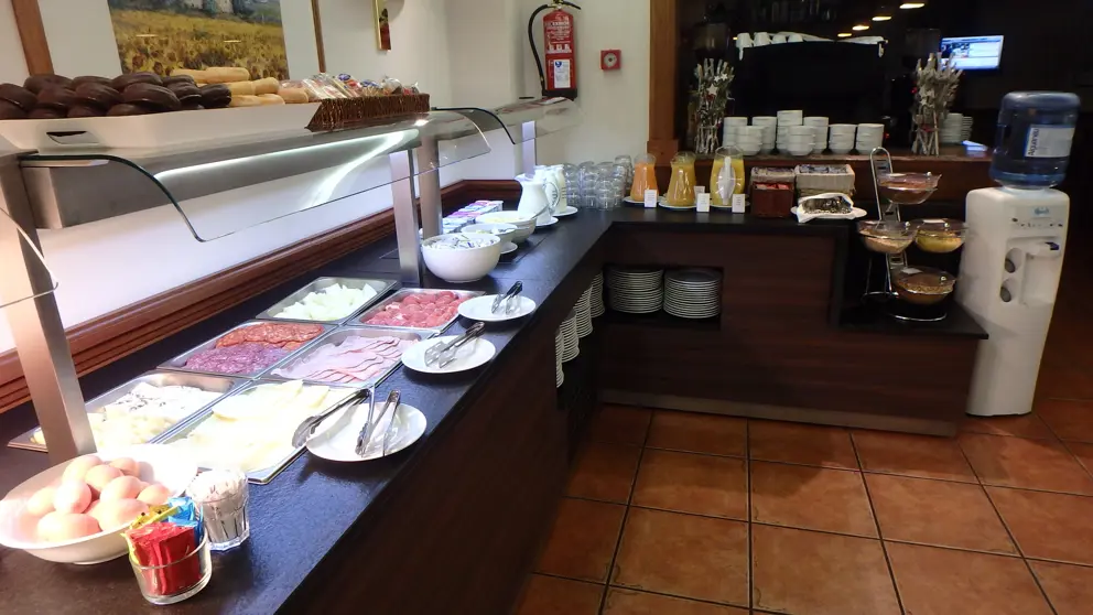 Hotel Xalet Verdu Arinsal Buffet Restaurant 3
