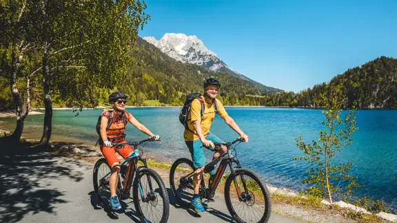 Soll Hintersteinersee Lake Bike Ride Copyright TVB Wilder Kaiser Mathäus Gartner