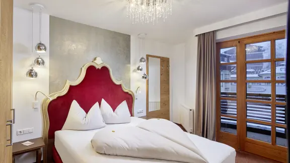 Young & royal room
