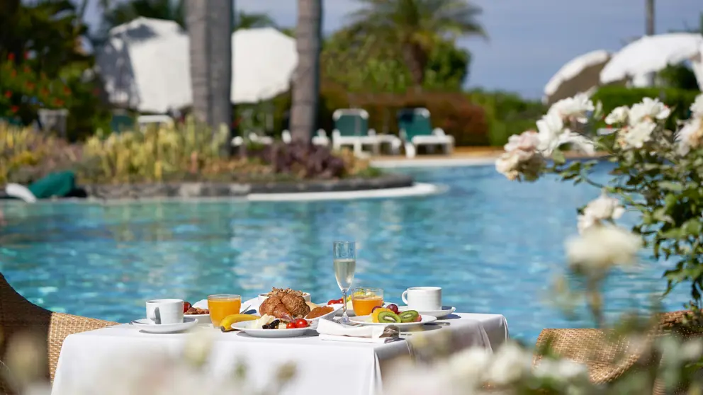Suite Hotel Eden Mar Funchal Poolside Breakfast