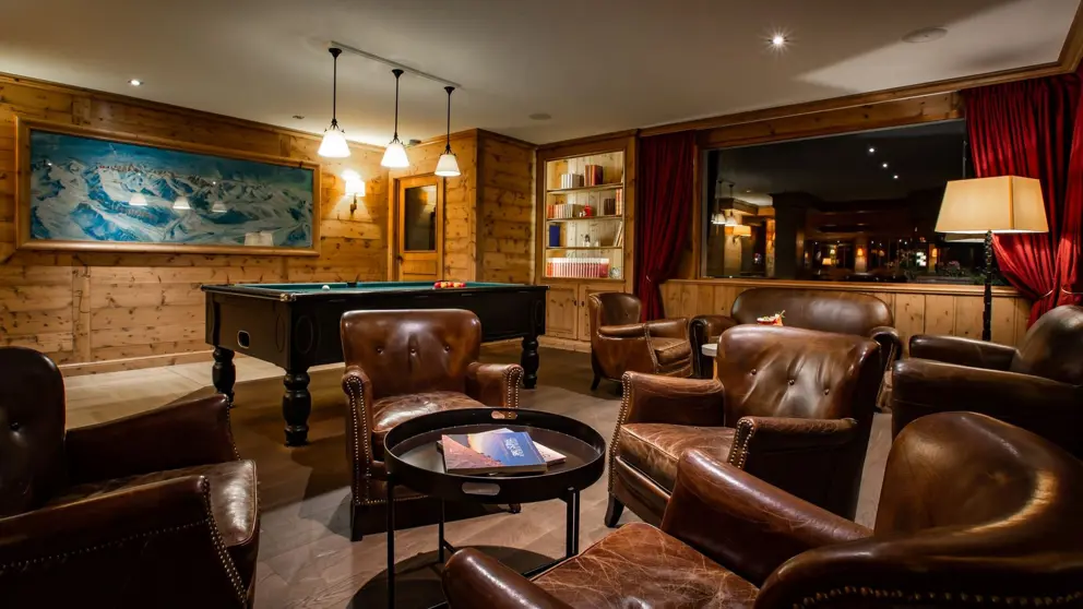 Hotel Les Champs Fleuris Bar Area
