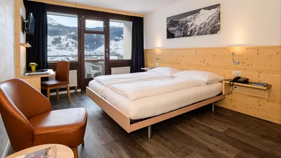 Crystal twin room