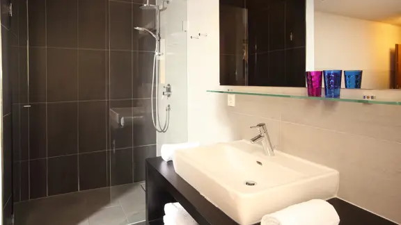 Room 5 bathroom