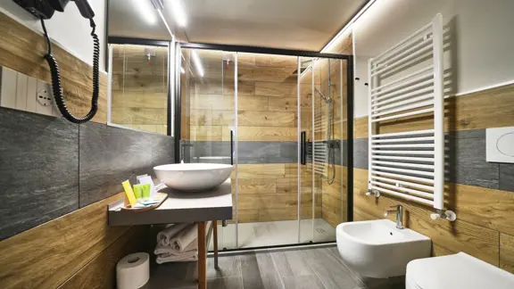 Superior bathroom