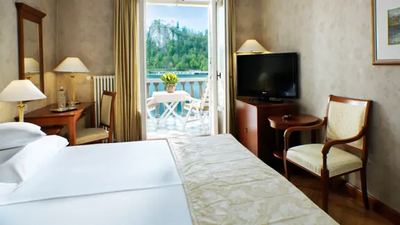 Double rooms with lake view