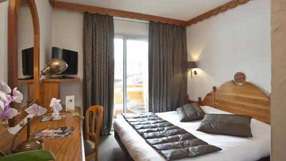 Standard bedroom