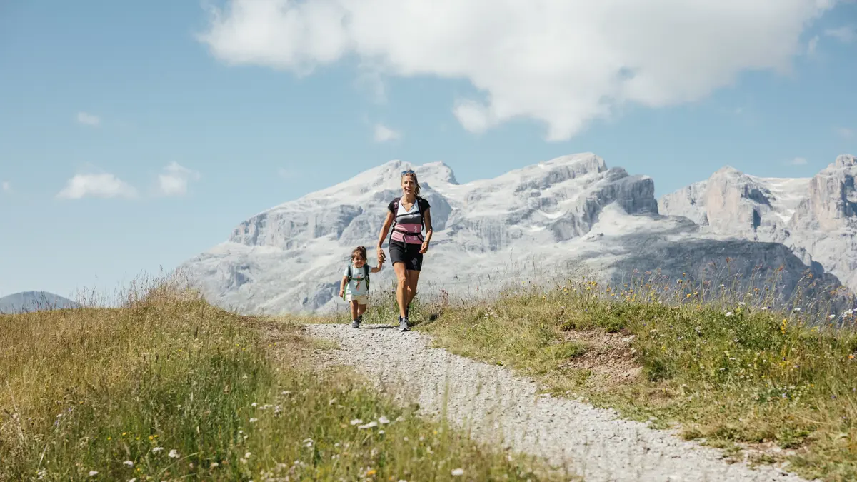 Family walking trails Corvara