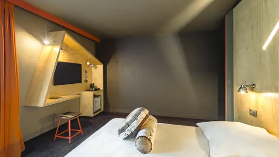 Standard bedroom