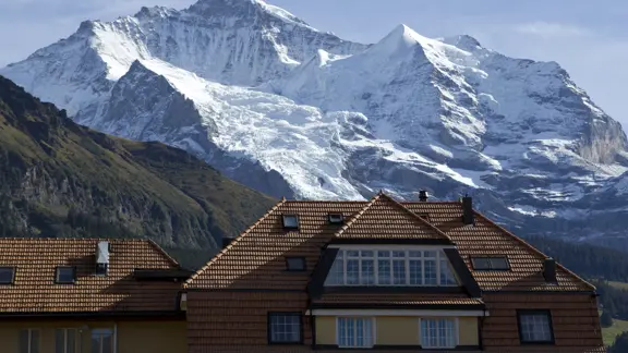A charming alpine hotel nestled in Wengen, Hotel Silberhorn offers stunning mountain views of the Swiss Alps, including dramatic peaks and lush green valleys.