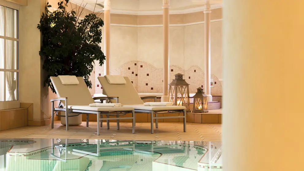 Hotel Tirolerhof Zell Am See Poolside Loungers