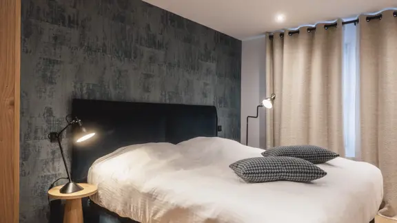 Traditional bedroom
