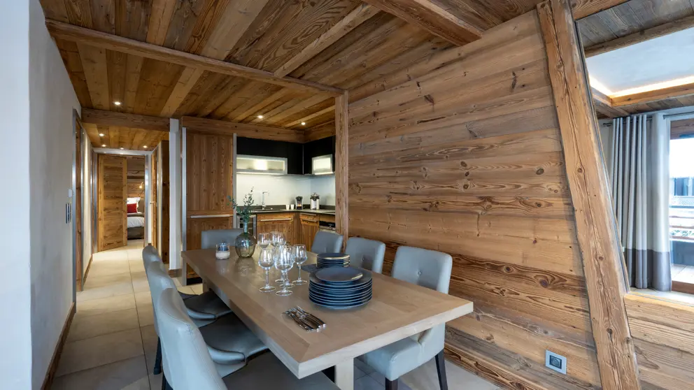 Residence Cristal De Jade Chamonix Three Bedroom Apartment dining area 