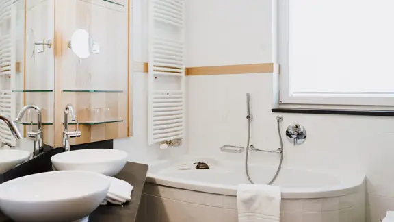 Deluxe Bathroom
